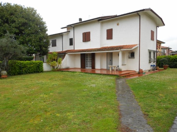 casa indipendente in vendita a Seravezza in zona Querceta