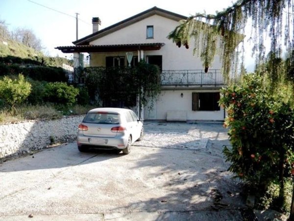 casa indipendente in vendita a Seravezza