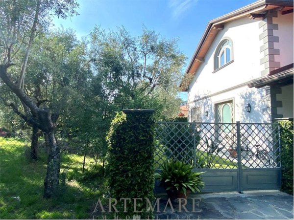 casa indipendente in vendita a Seravezza in zona Pozzi