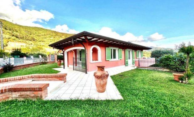 casa indipendente in vendita a Seravezza