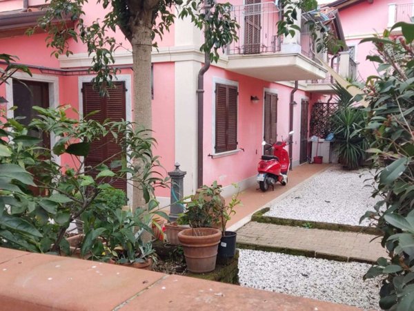 casa indipendente in vendita a Seravezza in zona Querceta