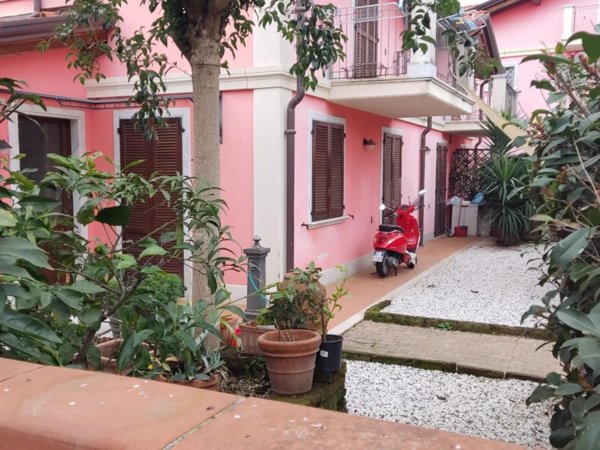 casa indipendente in vendita a Seravezza in zona Querceta