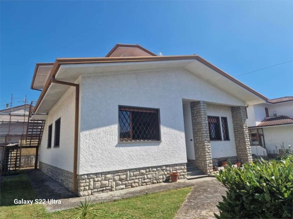 casa indipendente in vendita a Seravezza in zona Pozzi