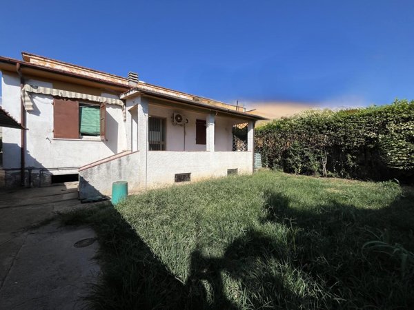 casa indipendente in vendita a Seravezza in zona Pozzi
