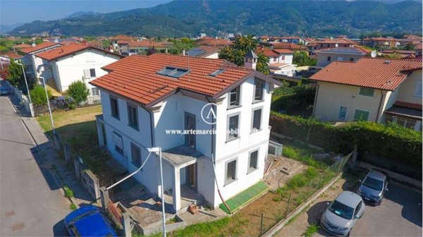 casa indipendente in vendita a Seravezza in zona Querceta
