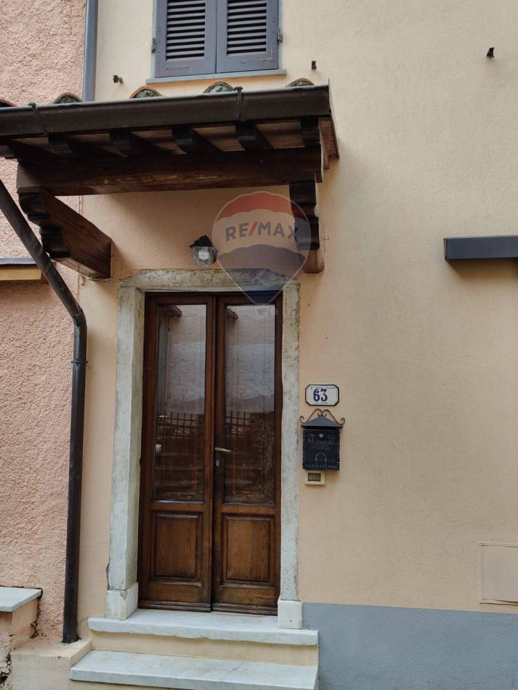 casa indipendente in vendita a Seravezza in zona Azzano