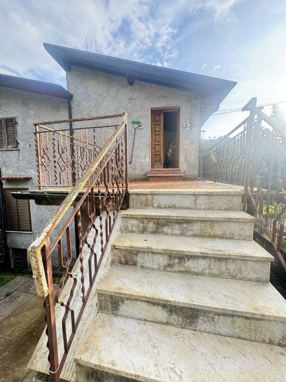 casa indipendente in vendita a Seravezza
