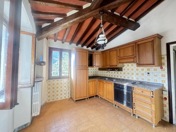 casa indipendente in vendita a Seravezza