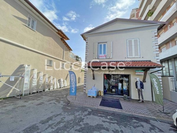 ufficio in vendita a Seravezza in zona Querceta