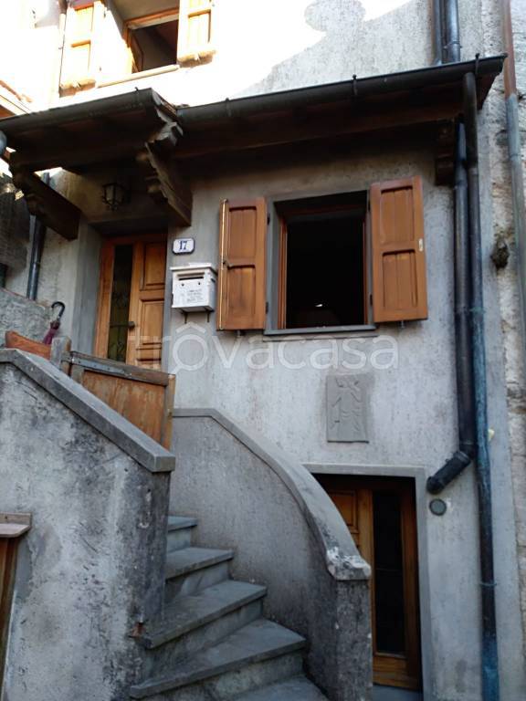 appartamento in vendita a Seravezza in zona Basati