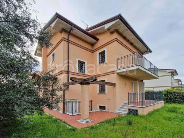 casa indipendente in vendita a Seravezza in zona Querceta