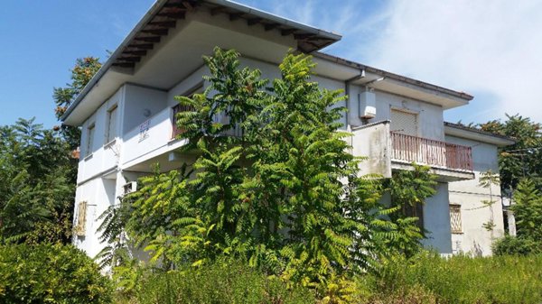 casa indipendente in vendita a Seravezza in zona Querceta