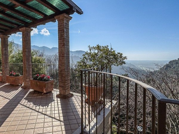 casa indipendente in vendita a Seravezza
