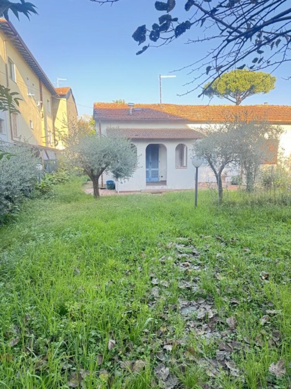 casa indipendente in vendita a Seravezza in zona Querceta