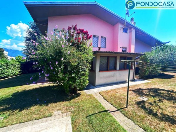casa indipendente in vendita a Seravezza