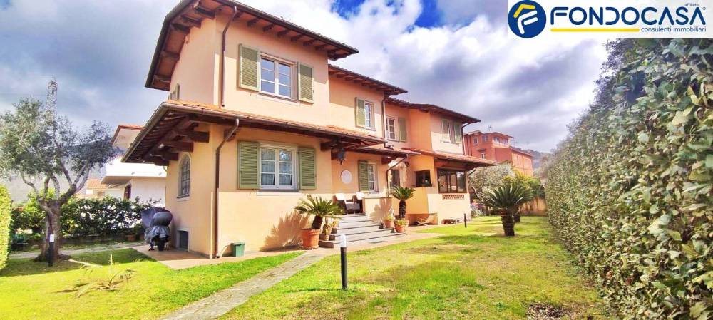 casa indipendente in vendita a Seravezza in zona Pozzi