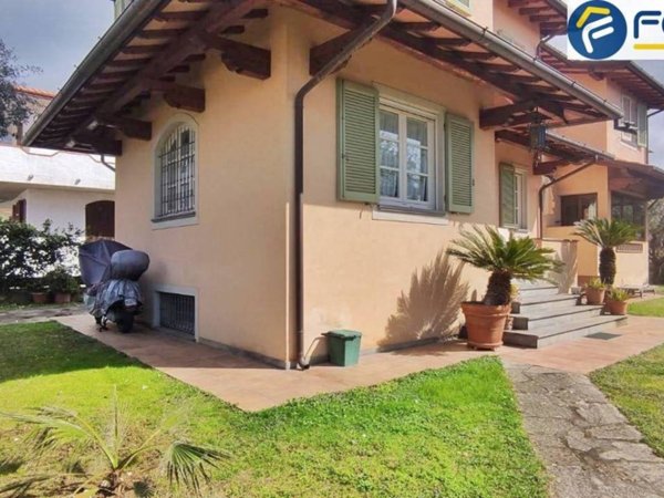casa indipendente in vendita a Seravezza in zona Pozzi