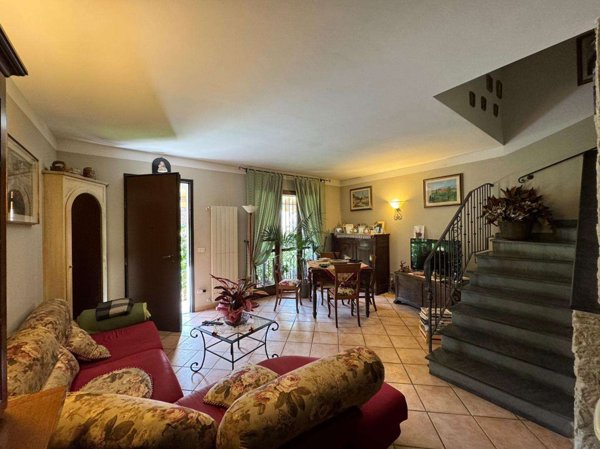 casa indipendente in vendita a Seravezza in zona Querceta