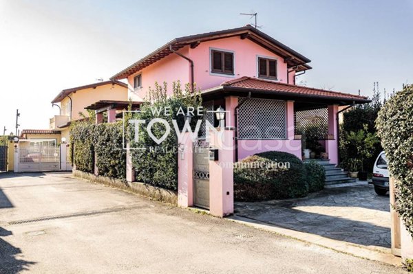 casa indipendente in vendita a Seravezza in zona Querceta
