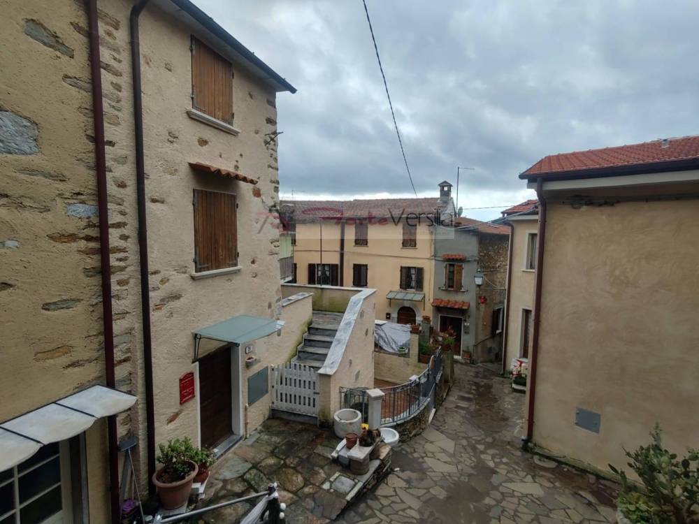 casa indipendente in vendita a Seravezza in zona Giustagnana