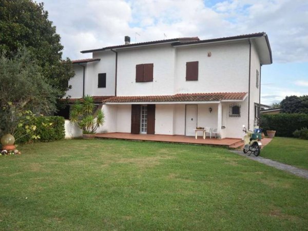 casa indipendente in vendita a Seravezza in zona Querceta