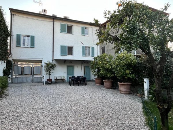 casa indipendente in vendita a Seravezza in zona Querceta