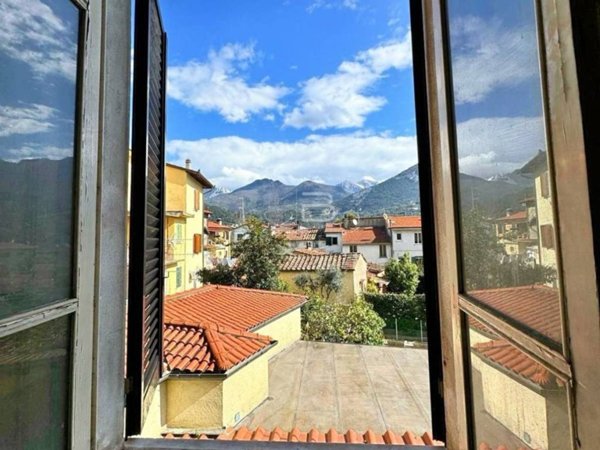 casa indipendente in vendita a Seravezza in zona Pozzi