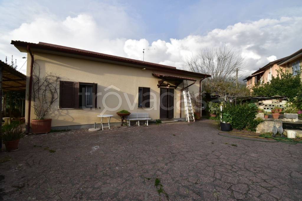 casa indipendente in vendita a Seravezza in zona Querceta
