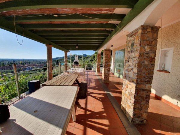 casa indipendente in vendita a Seravezza