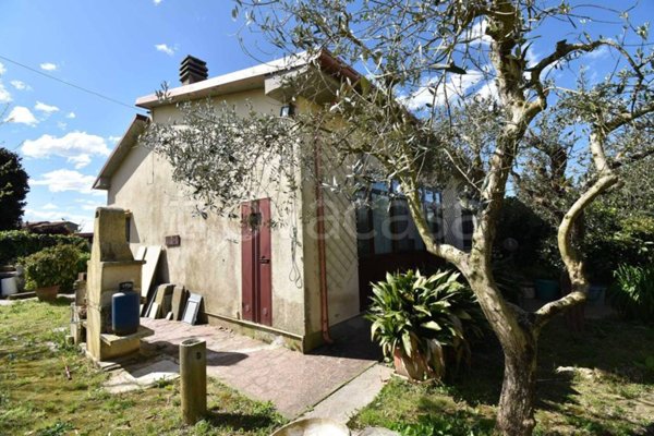 casa indipendente in vendita a Seravezza in zona Querceta