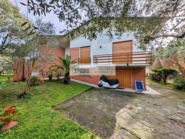 casa indipendente in vendita a Seravezza