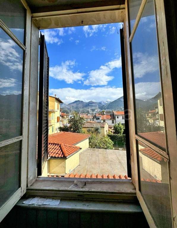 casa semindipendente in vendita a Seravezza in zona Pozzi