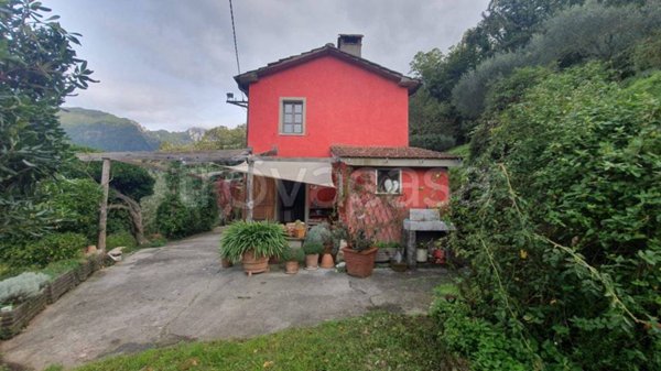 casa indipendente in vendita a Seravezza