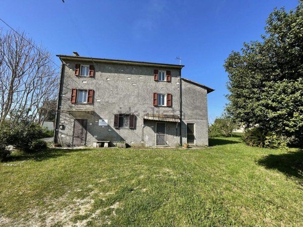 casa indipendente in vendita a Seravezza in zona Pozzi