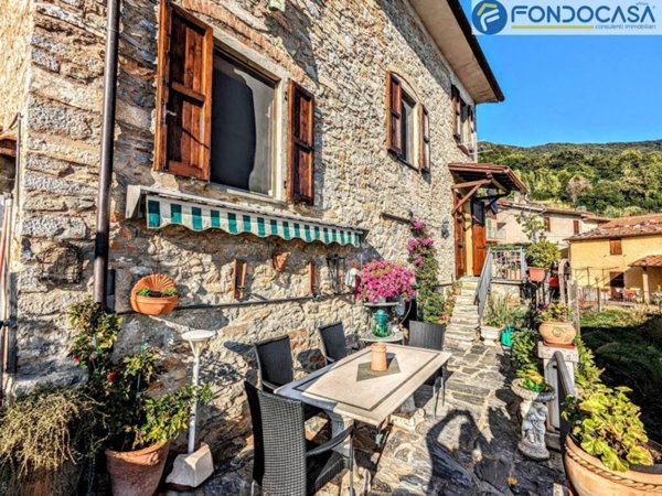 casa indipendente in vendita a Seravezza
