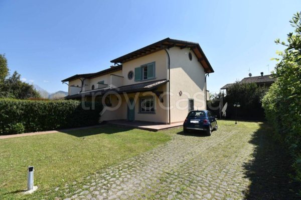 casa indipendente in vendita a Seravezza