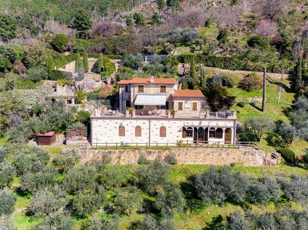 casa indipendente in vendita a Seravezza