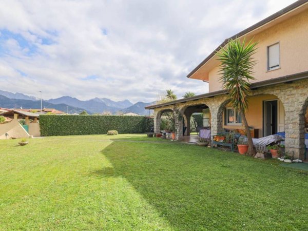 casa indipendente in vendita a Seravezza