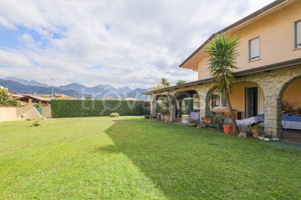 casa indipendente in vendita a Seravezza