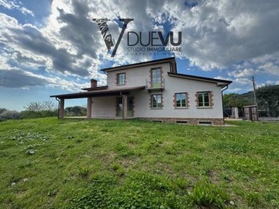 casa indipendente in vendita a Seravezza