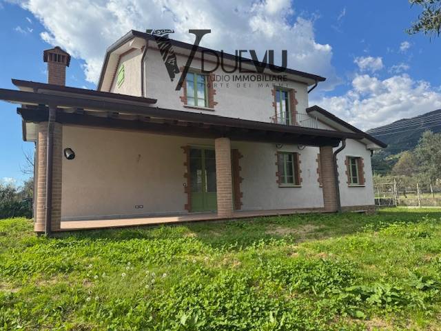 casa indipendente in vendita a Seravezza