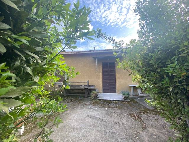 casa indipendente in vendita a Seravezza in zona Querceta