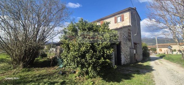 casa indipendente in vendita a Seravezza in zona Querceta