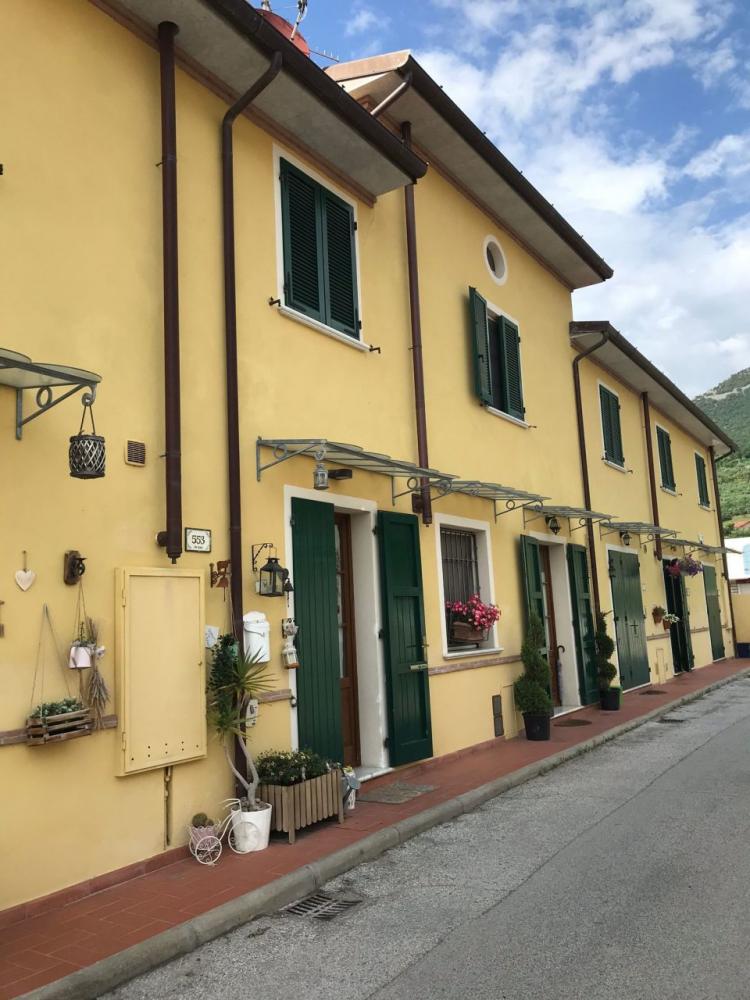 casa indipendente in vendita a Seravezza in zona Pozzi