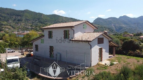 casa indipendente in vendita a Seravezza