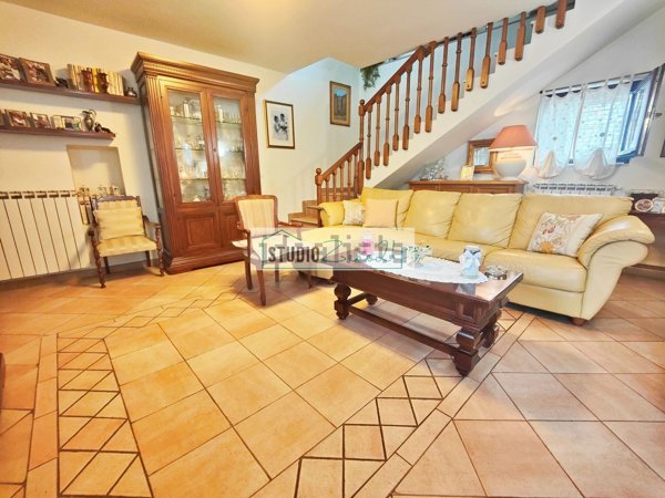 casa indipendente in vendita a Seravezza in zona Ripa