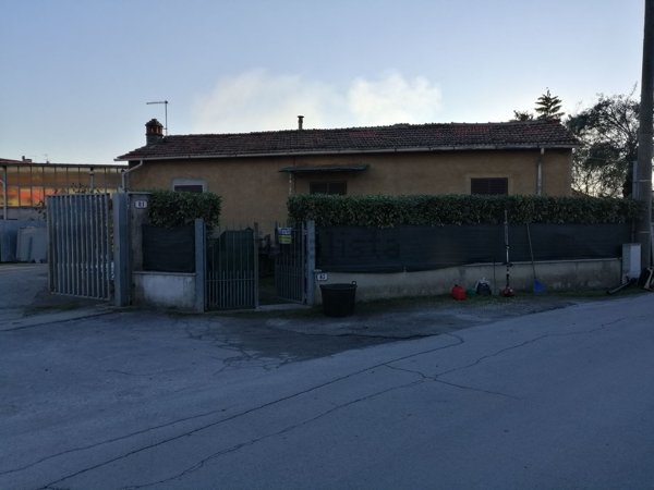 casa indipendente in vendita a Seravezza in zona Querceta