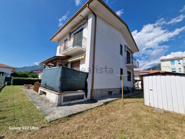 casa indipendente in vendita a Seravezza in zona Pozzi