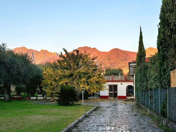 casa indipendente in vendita a Seravezza in zona Pozzi