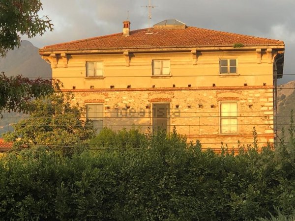 casa indipendente in vendita a Seravezza in zona Querceta